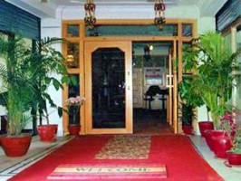 Вход в отель Лаки Стар (Катманду)