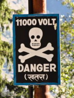 непал - знак "Опасно - высокое напряжение"